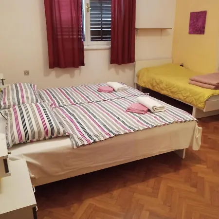 Apartment Apartman Sole Karigador