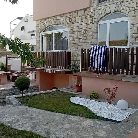 Apartment Apartman Sole Karigador